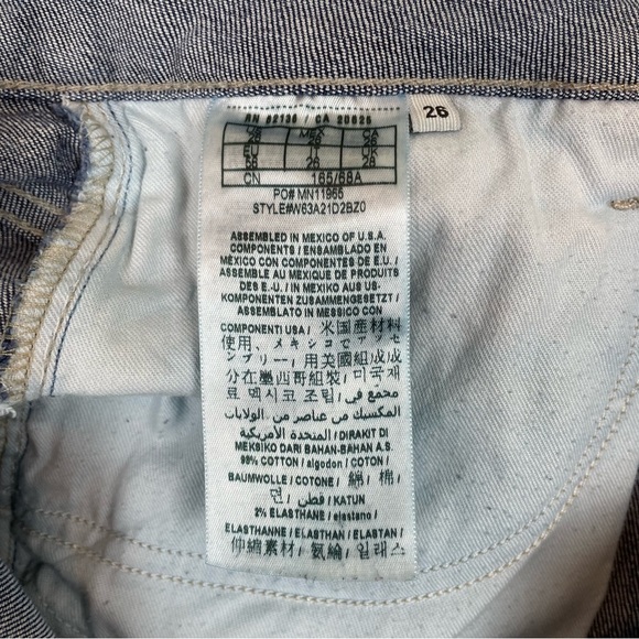 Guess Distressed Denim Shorts Size 26 - Picture 4 of 5